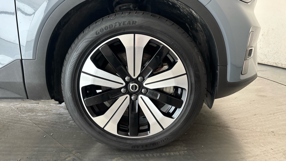 VOLVO XC40 ELECTRIC ESTATE 170kW Recharge Plus 69kWh 5dr Auto