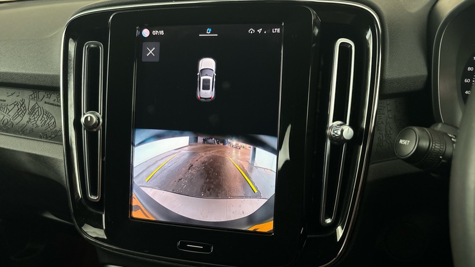 VOLVO XC40 ELECTRIC ESTATE 170kW Recharge Plus 69kWh 5dr Auto