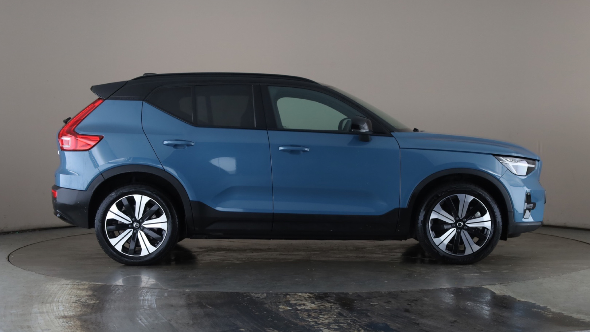 4020834 170kW Recharge Plus 69kWh 5dr Auto