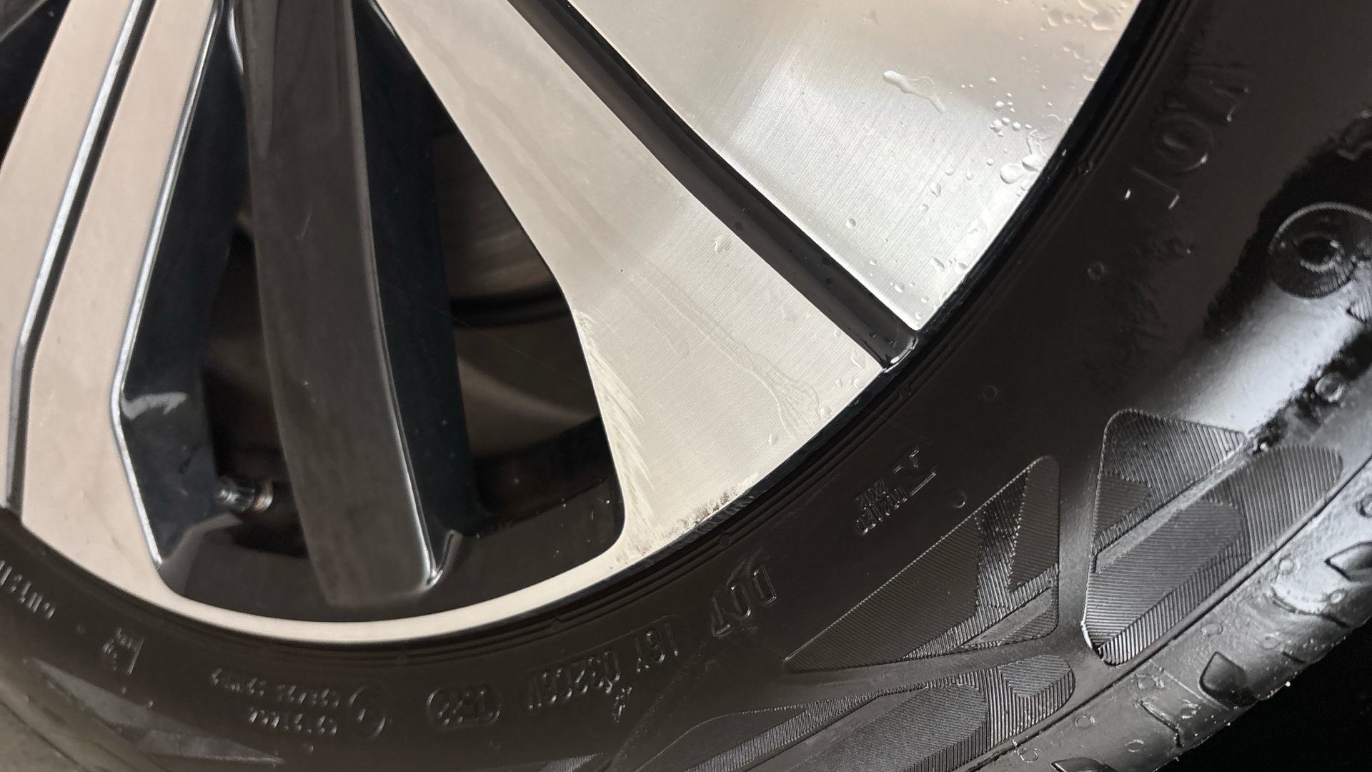 4020834 170kW Recharge Plus 69kWh 5dr Auto