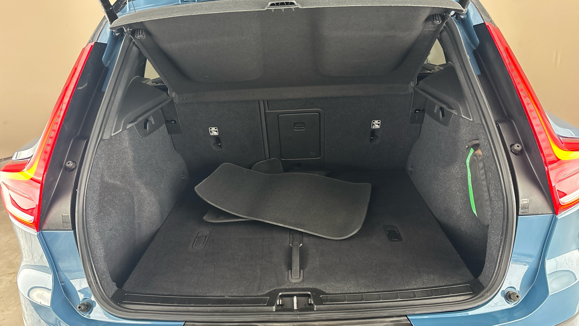 4020834 170kW Recharge Plus 69kWh 5dr Auto