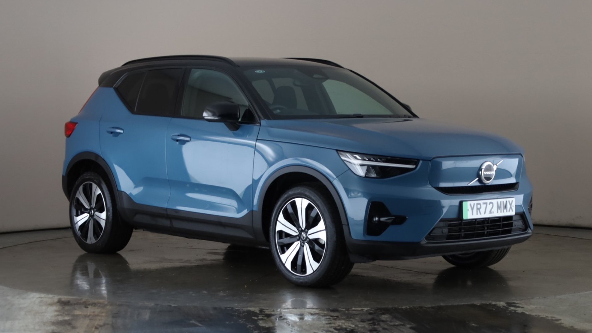 4020653 170kW Recharge Plus 69kWh 5dr Auto