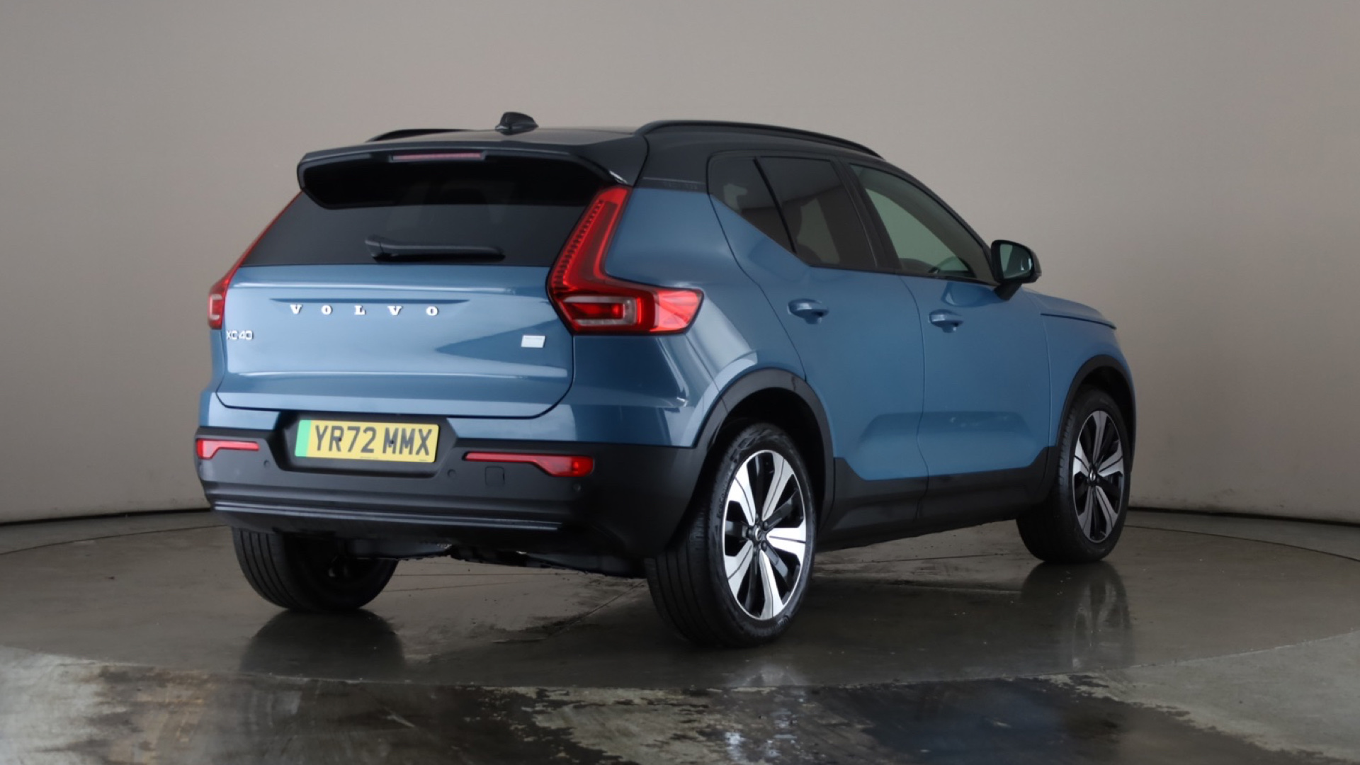 4020653 170kW Recharge Plus 69kWh 5dr Auto