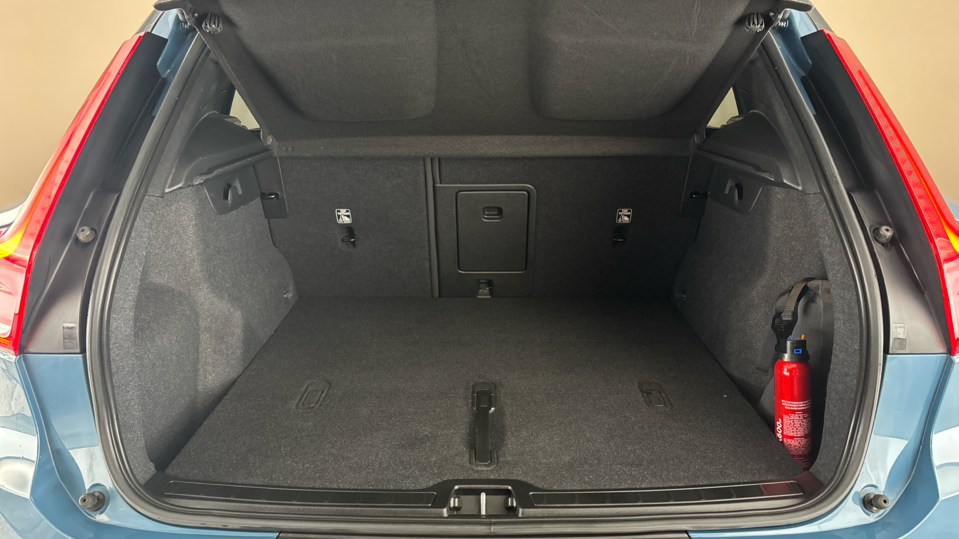 4020653 170kW Recharge Plus 69kWh 5dr Auto