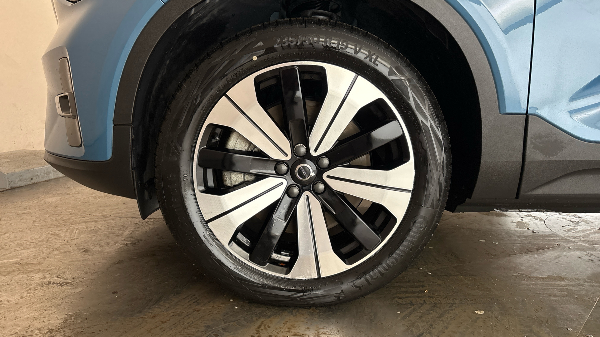 4020653 170kW Recharge Plus 69kWh 5dr Auto