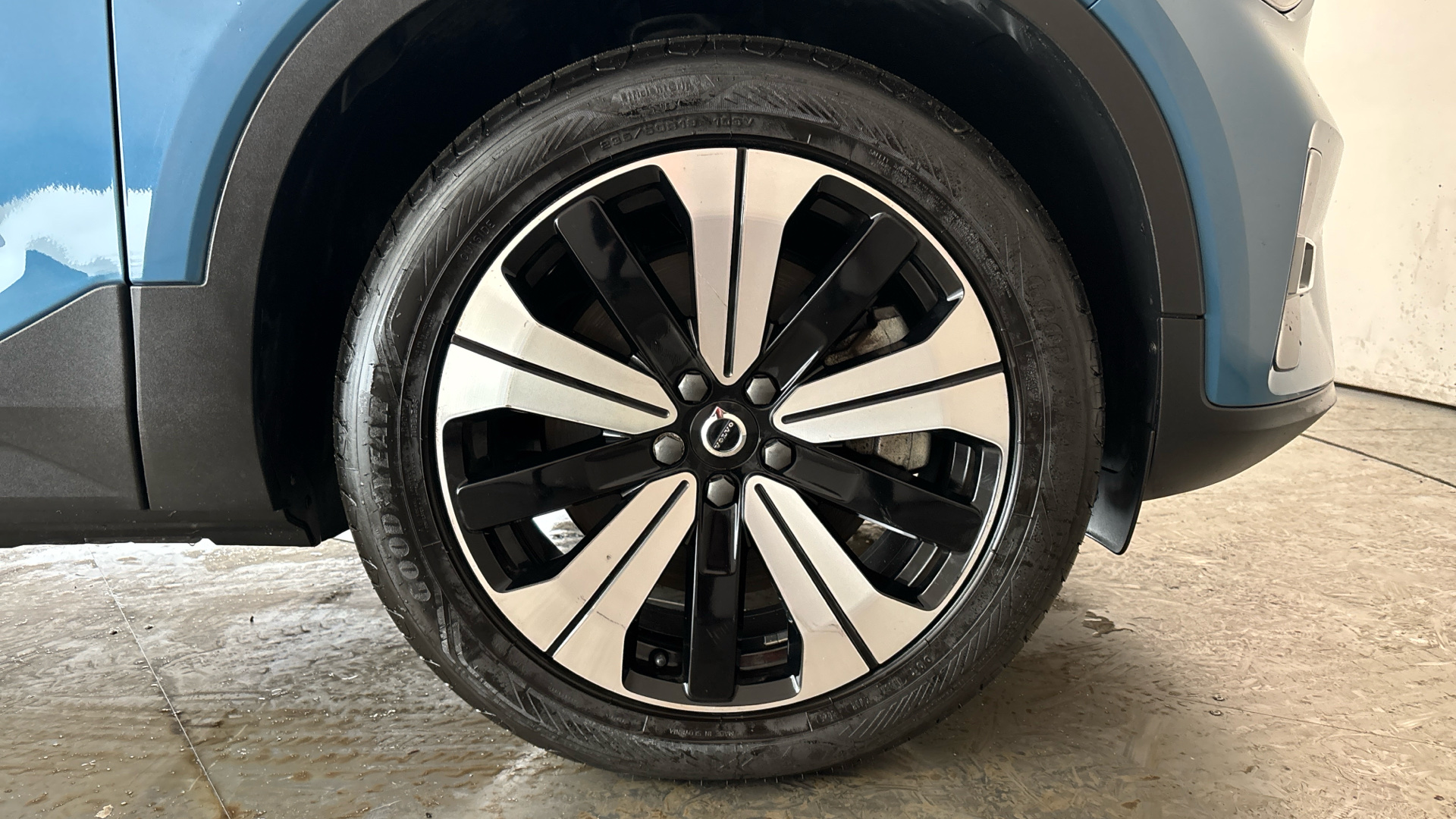 4020653 170kW Recharge Plus 69kWh 5dr Auto