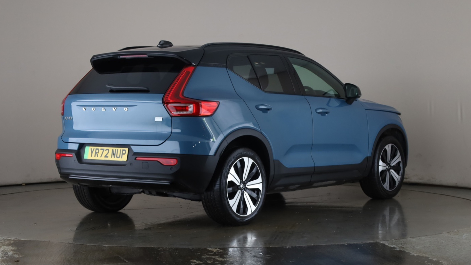 4020851 170kW Recharge Plus 69kWh 5dr Auto