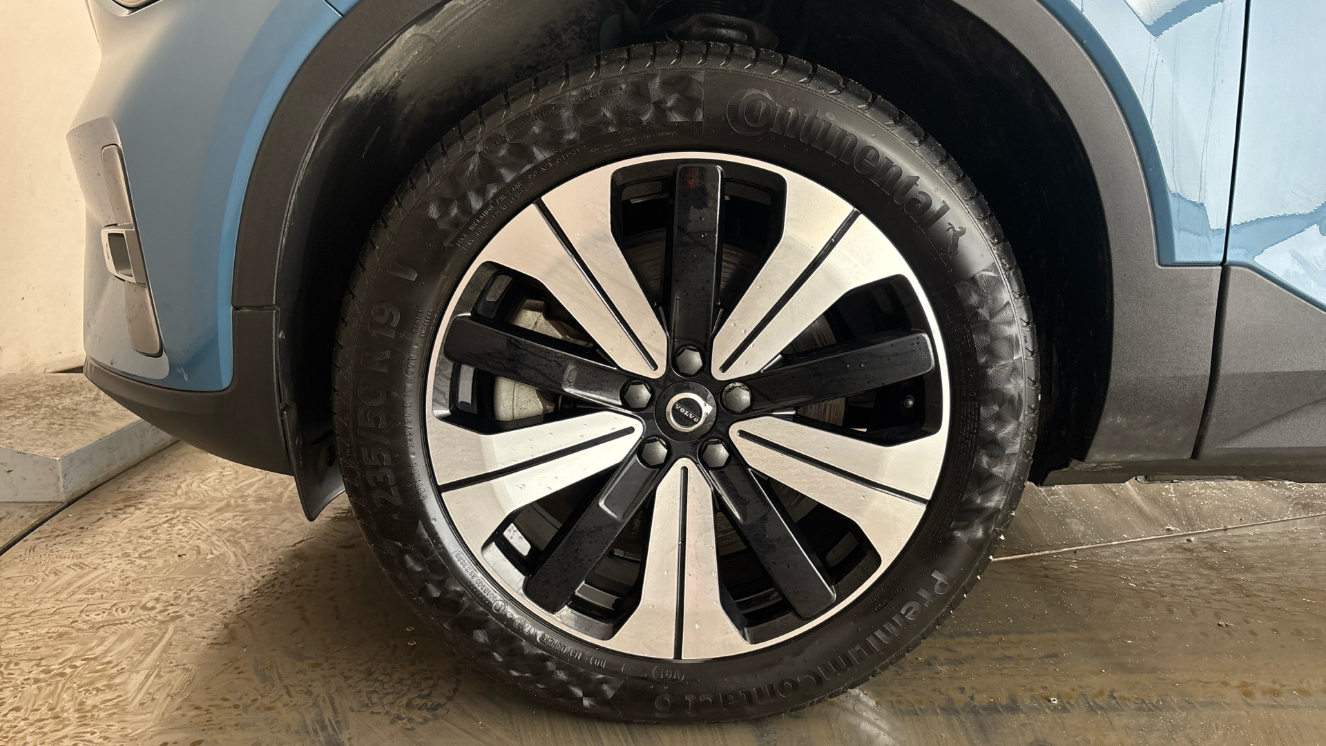 4020851 170kW Recharge Plus 69kWh 5dr Auto