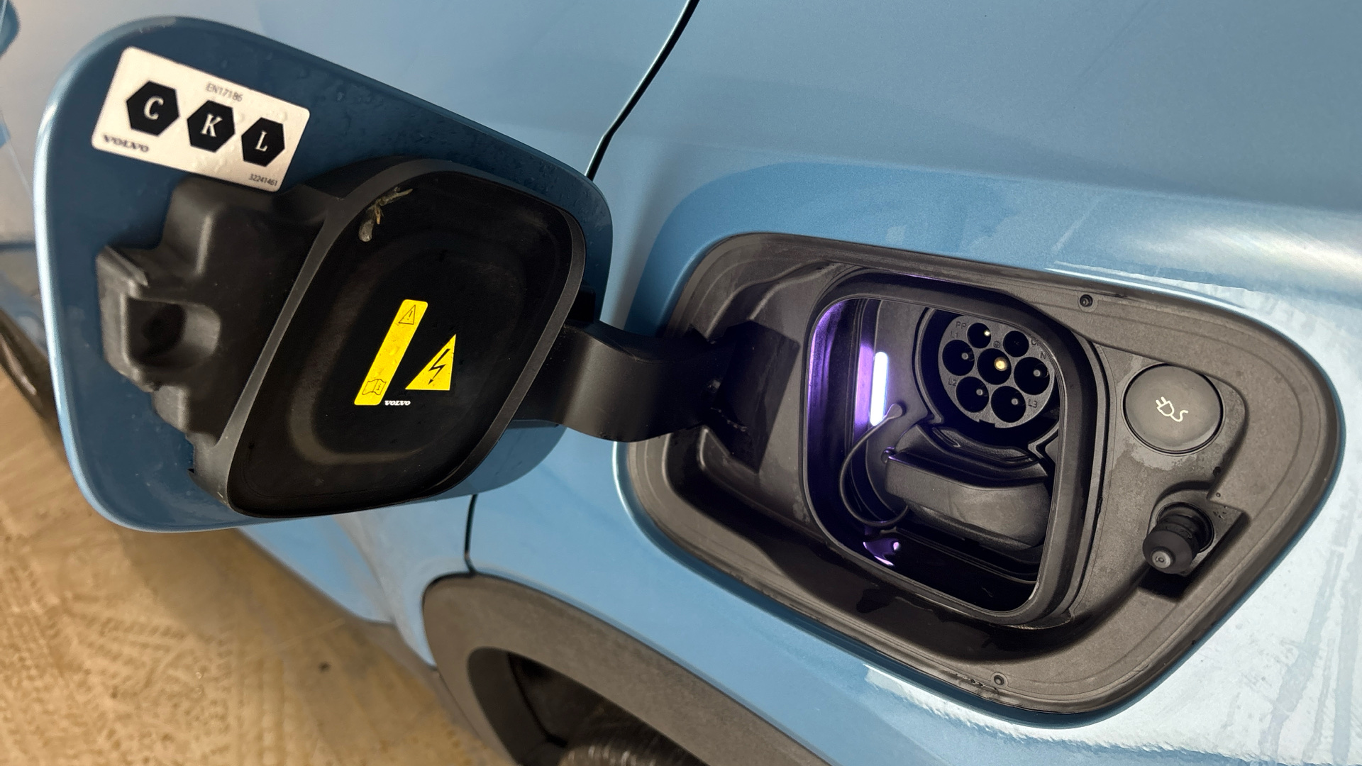 4020851 170kW Recharge Plus 69kWh 5dr Auto