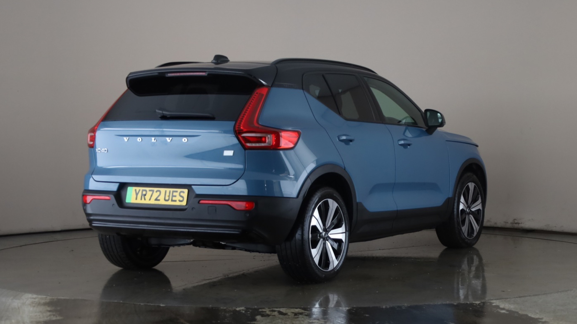 4020717 170kW Recharge Plus 69kWh 5dr Auto