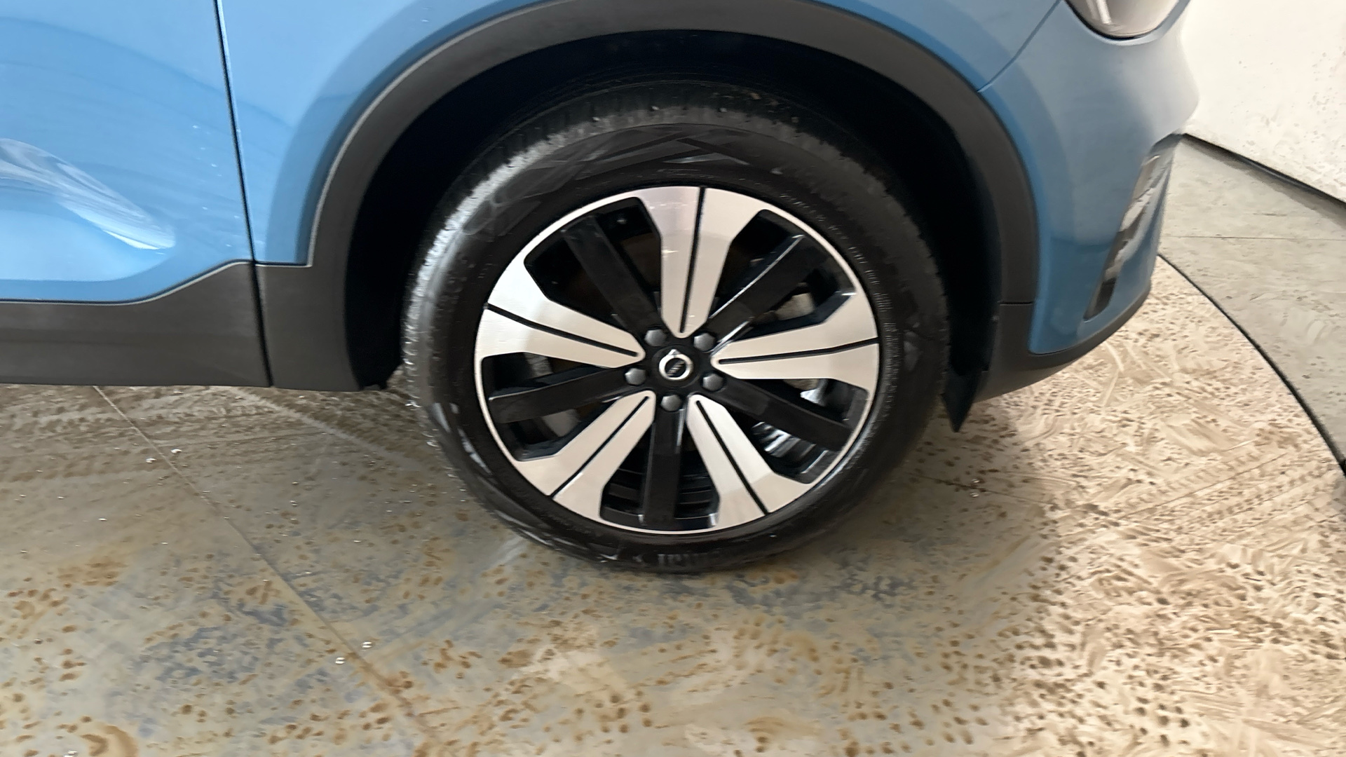 4020717 170kW Recharge Plus 69kWh 5dr Auto