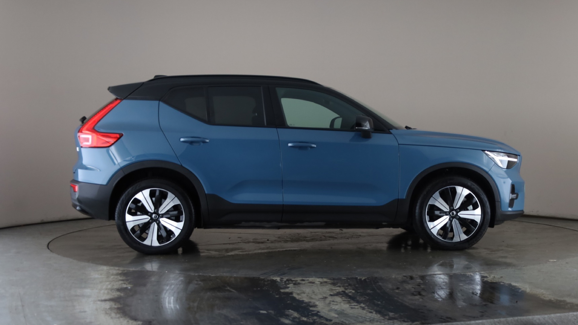 4020672 170kW Recharge Plus 69kWh 5dr Auto