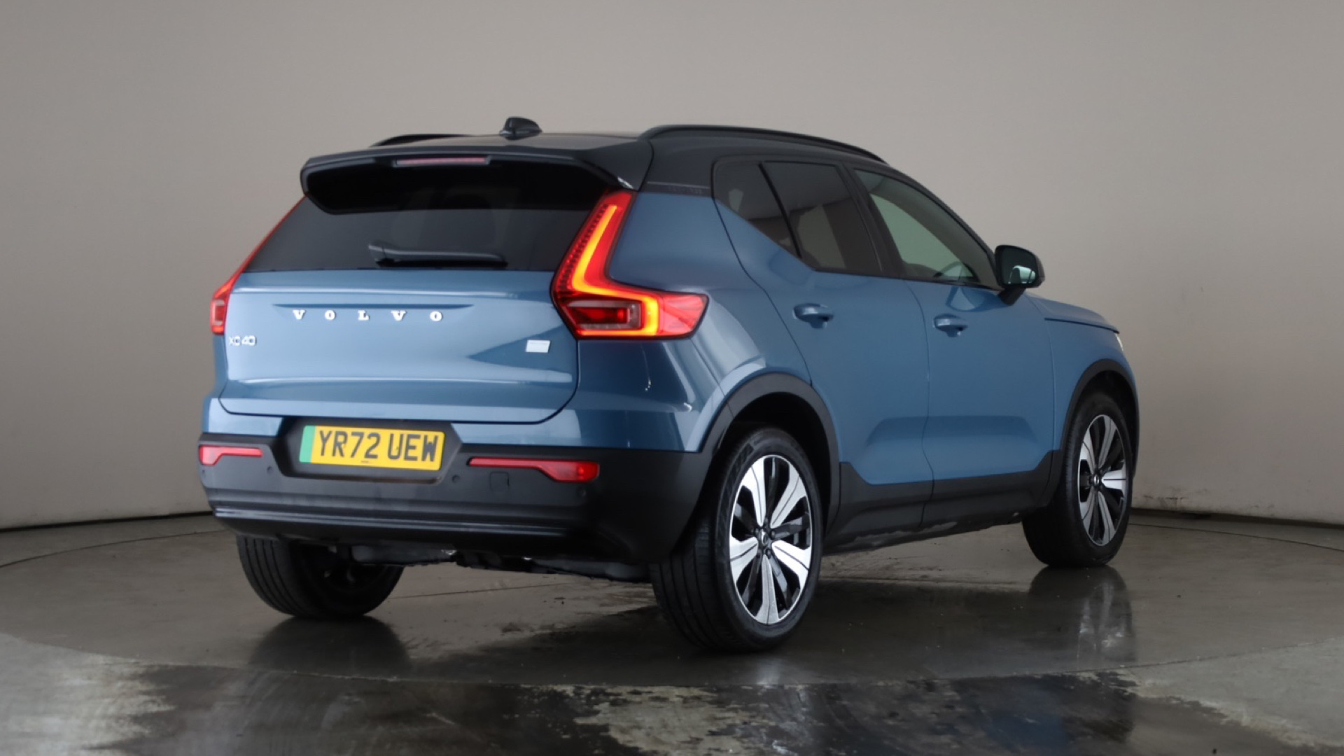 4020672 170kW Recharge Plus 69kWh 5dr Auto