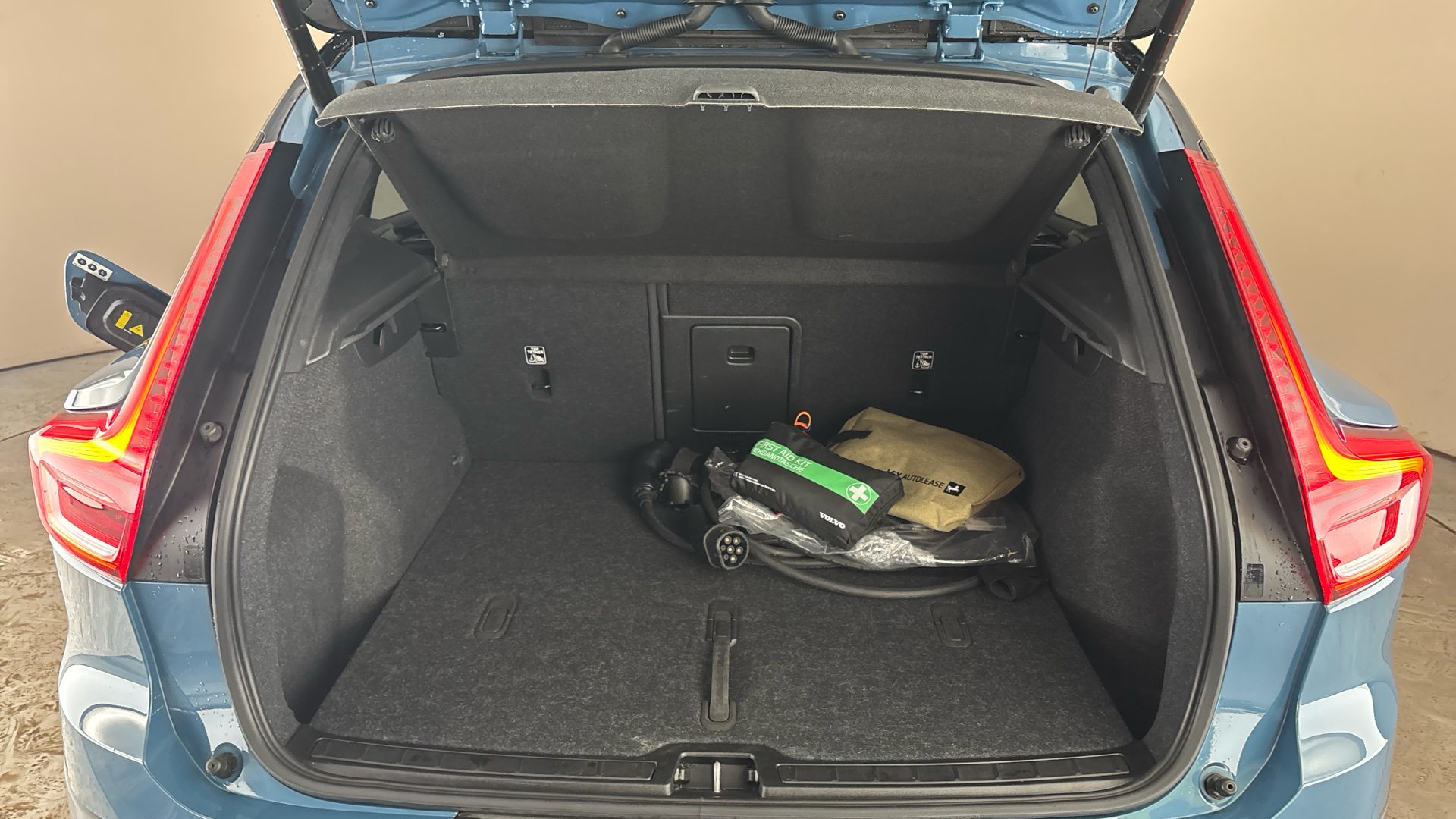 4020672 170kW Recharge Plus 69kWh 5dr Auto