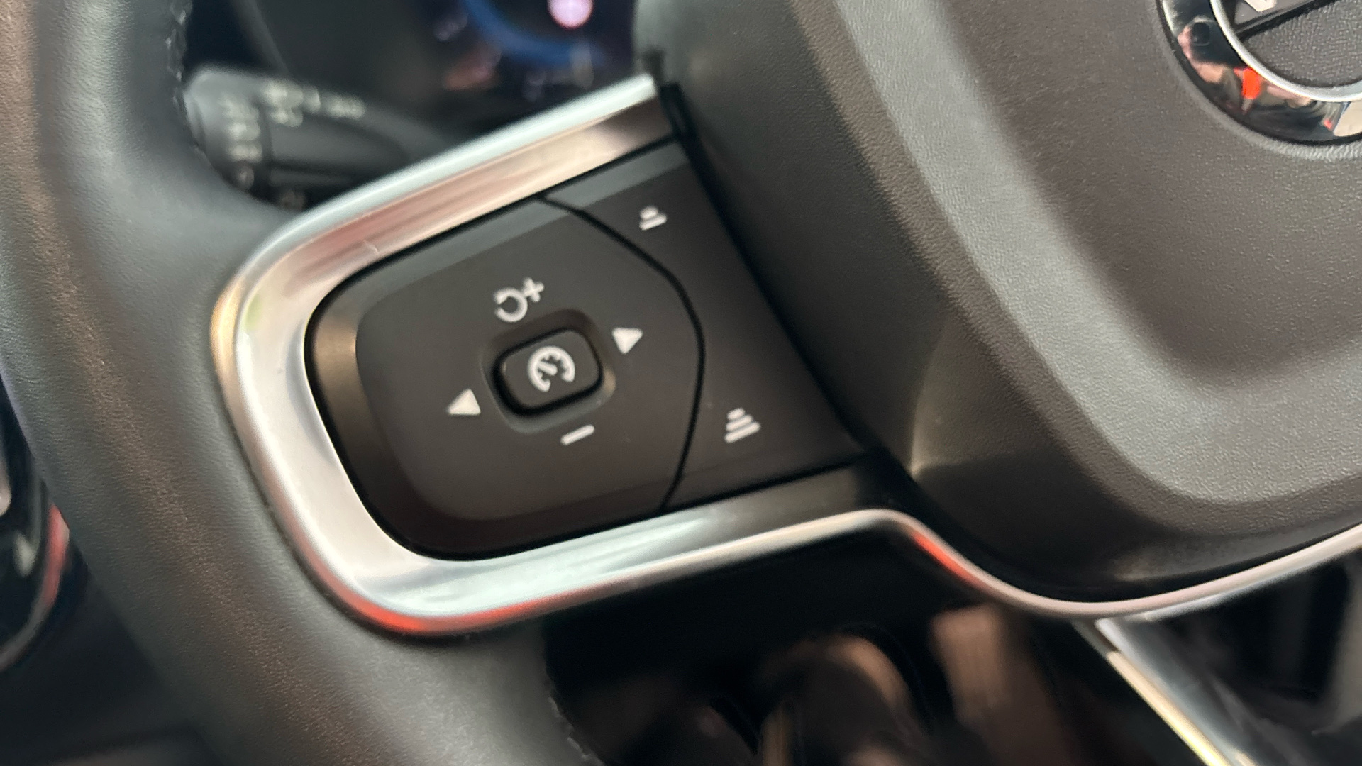 4020672 170kW Recharge Plus 69kWh 5dr Auto