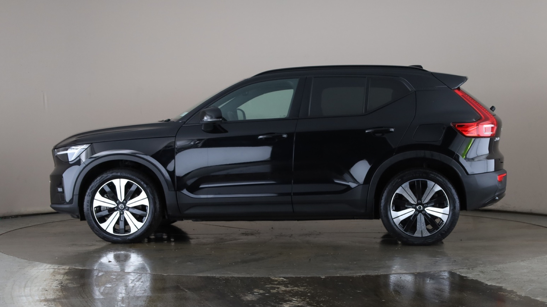 4020855 170kW Recharge Plus 69kWh 5dr Auto