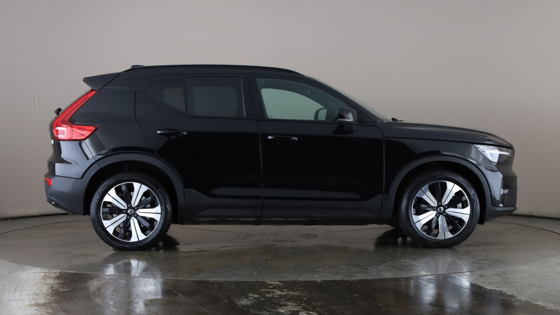 4020855 170kW Recharge Plus 69kWh 5dr Auto