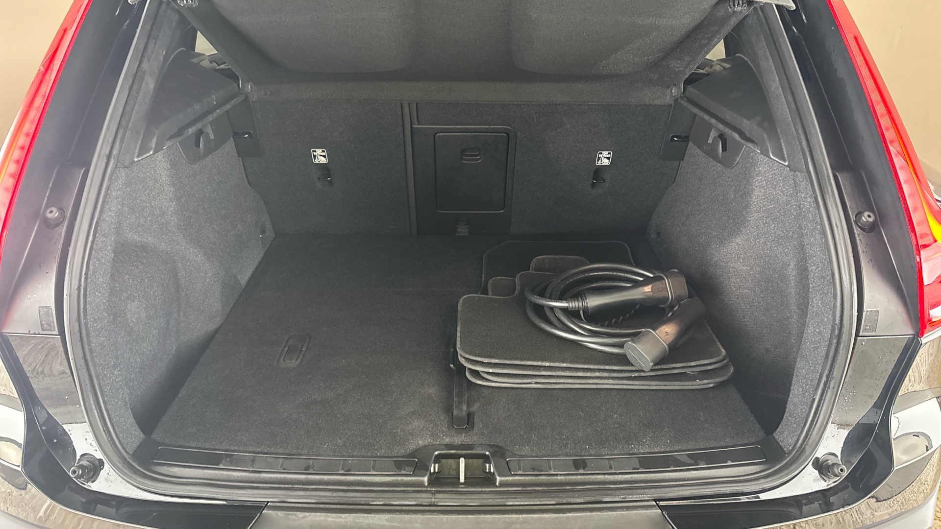 4020855 170kW Recharge Plus 69kWh 5dr Auto