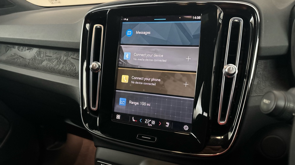 VOLVO XC40 Image 12