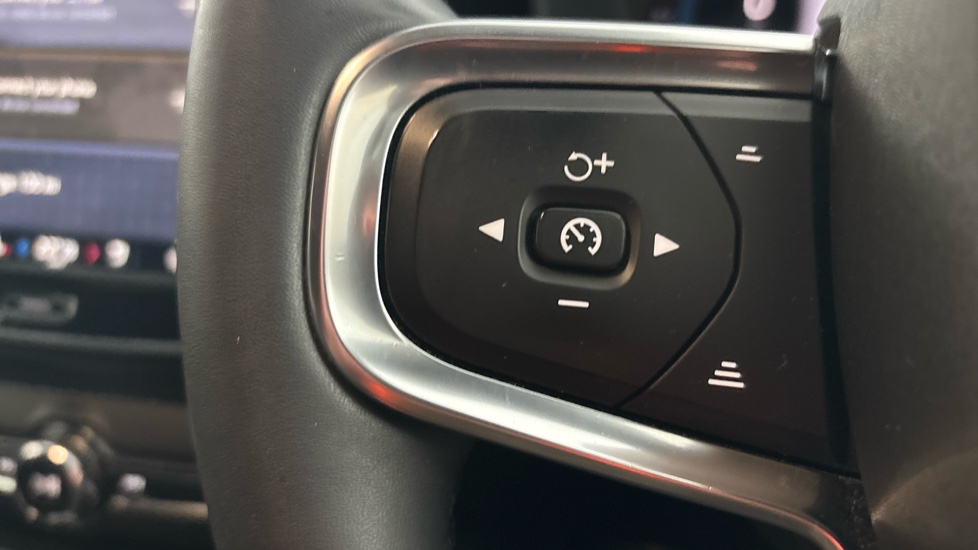 VOLVO XC40 cruise control