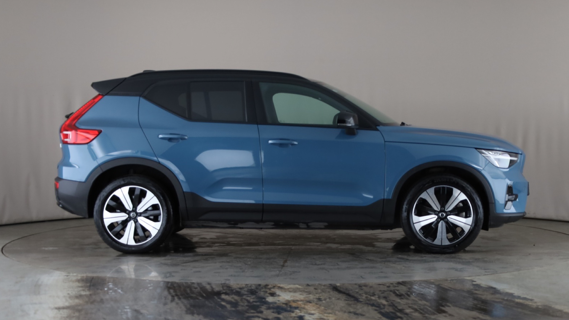 4020752 170kW Recharge Plus 69kWh 5dr Auto