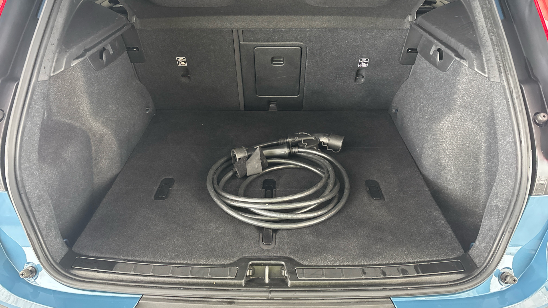 4020752 170kW Recharge Plus 69kWh 5dr Auto