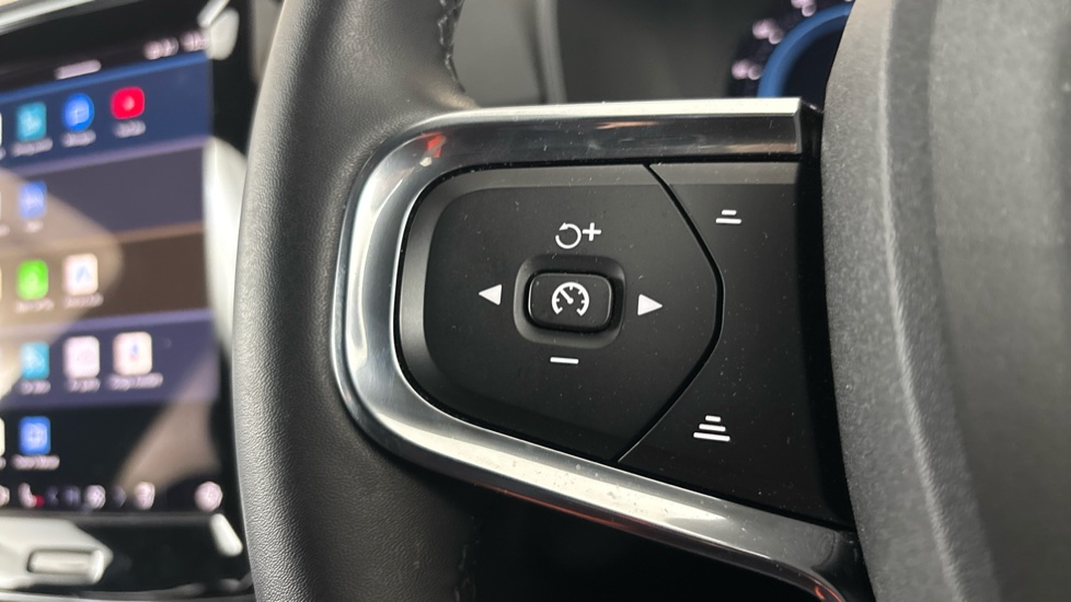 VOLVO XC40 Cruise control
