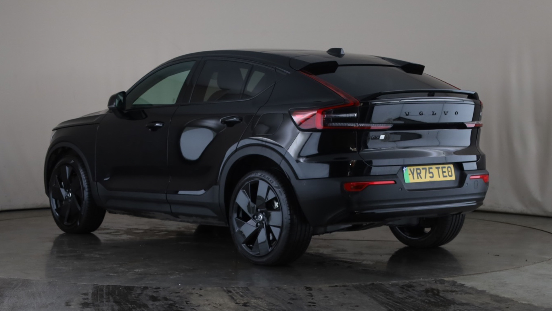 325kW TM Perf Plus Black Edition 82kWh 5dr Auto [2026]