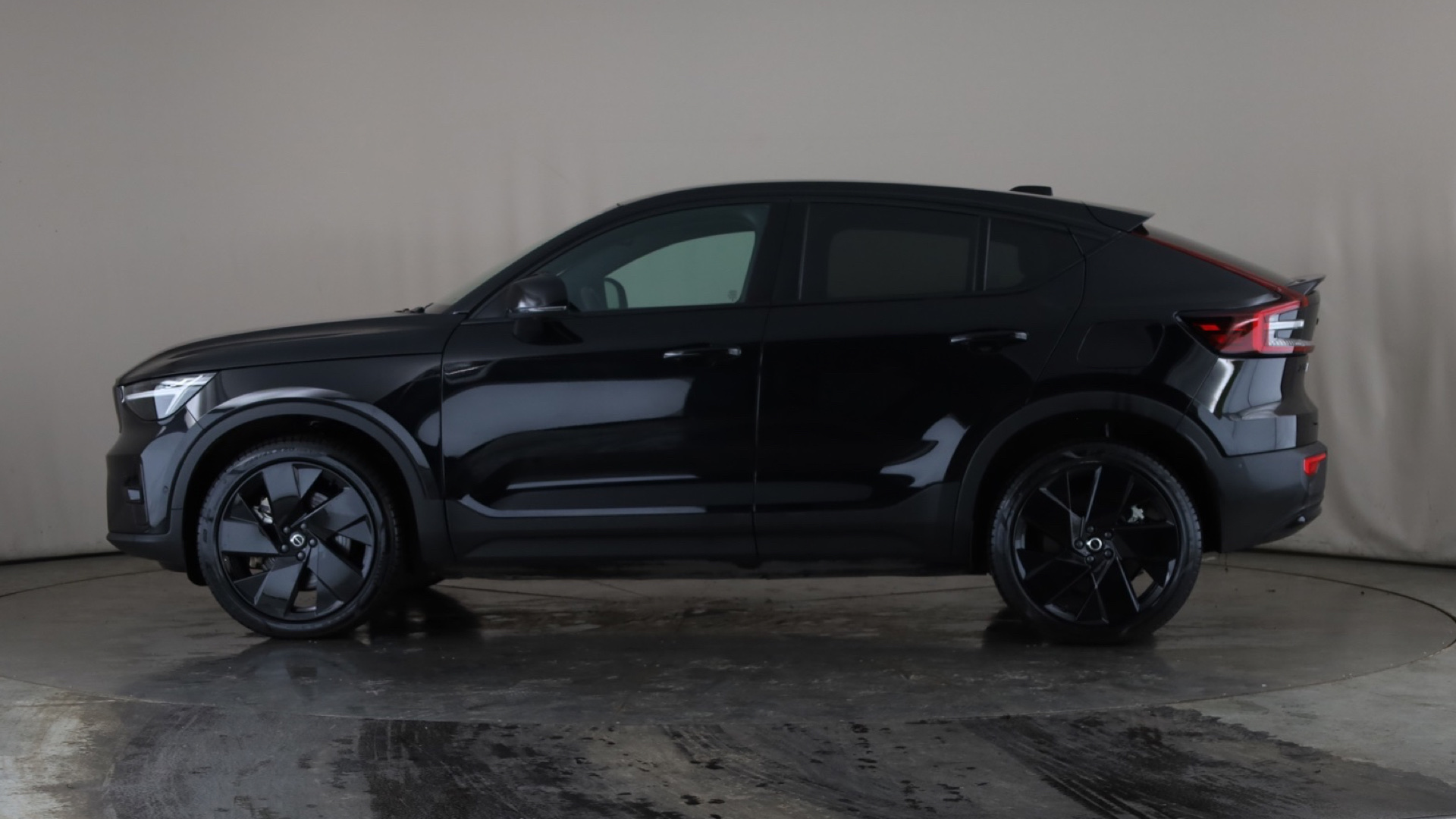 325kW TM Perf Plus Black Edition 82kWh 5dr Auto [2026]