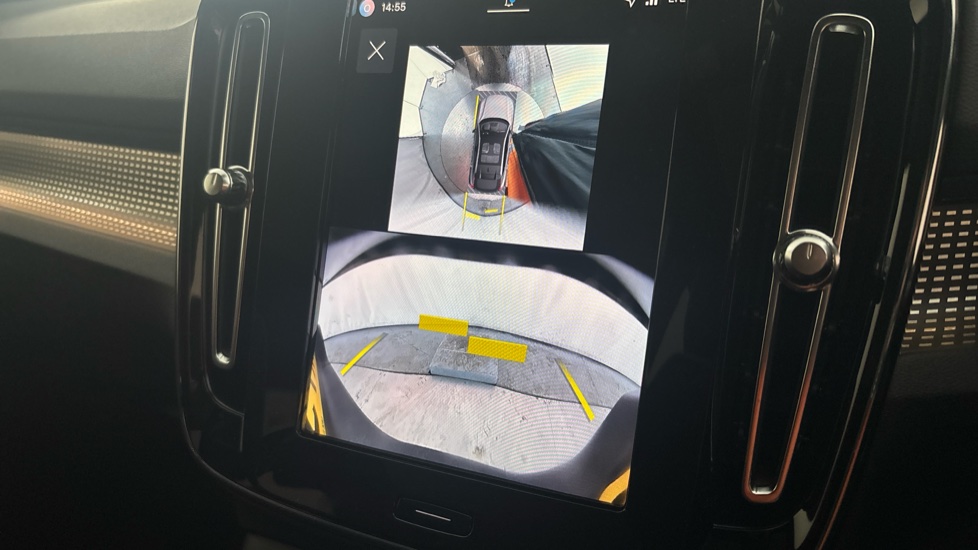 VOLVO EC40 reverse camera