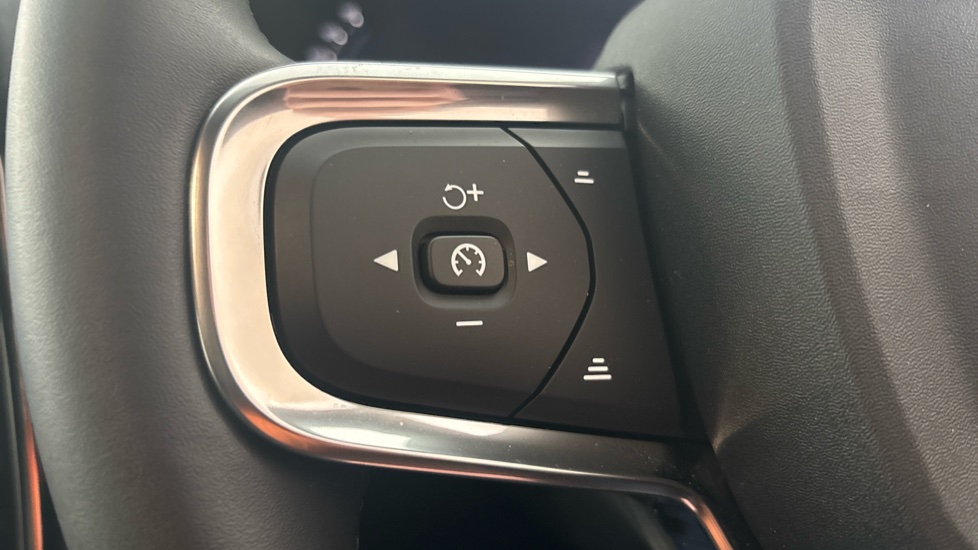 VOLVO EC40 cruise control