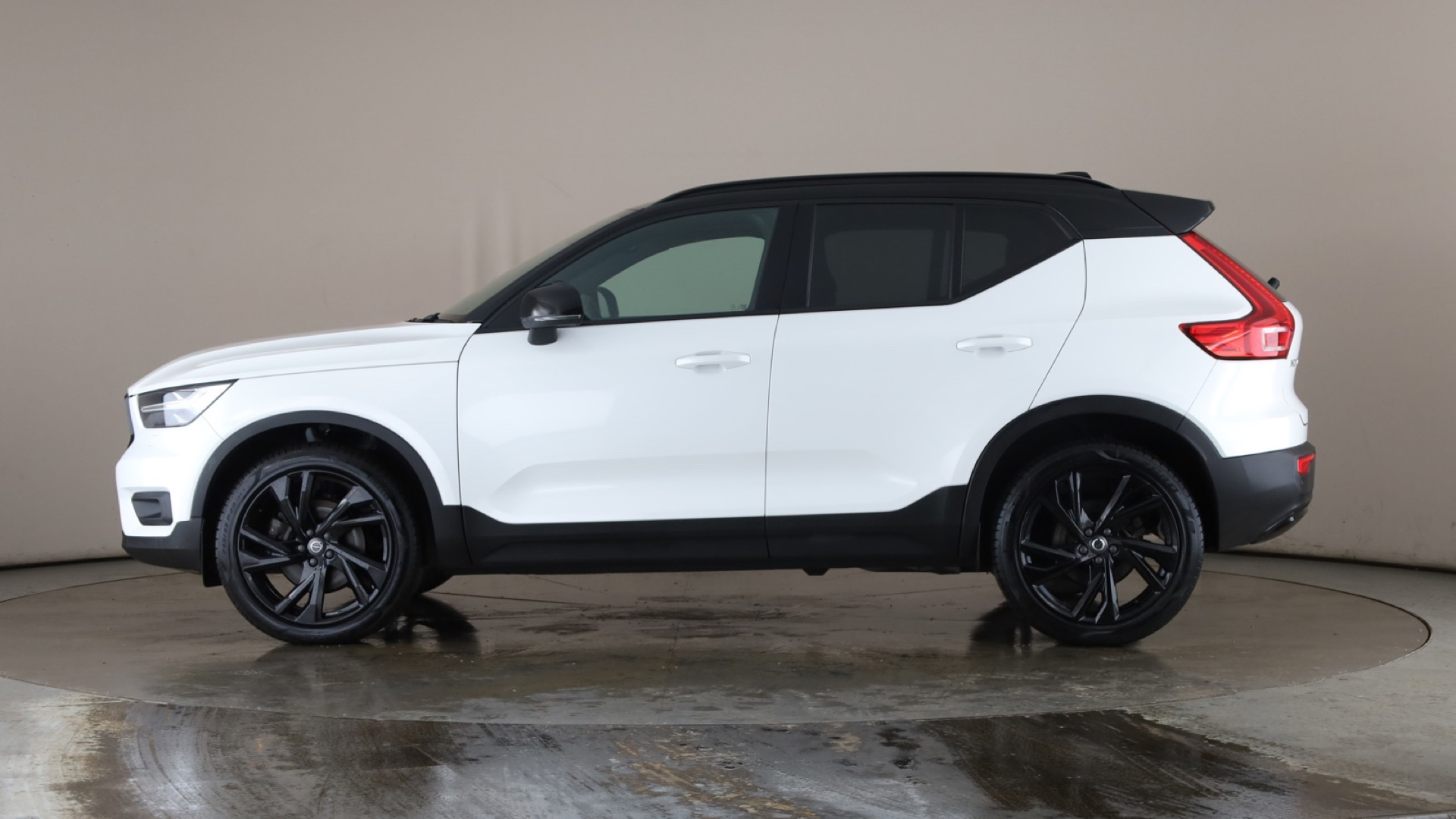 2.0 B4P R DESIGN Pro 5dr AWD Auto [7 speed] [2022]