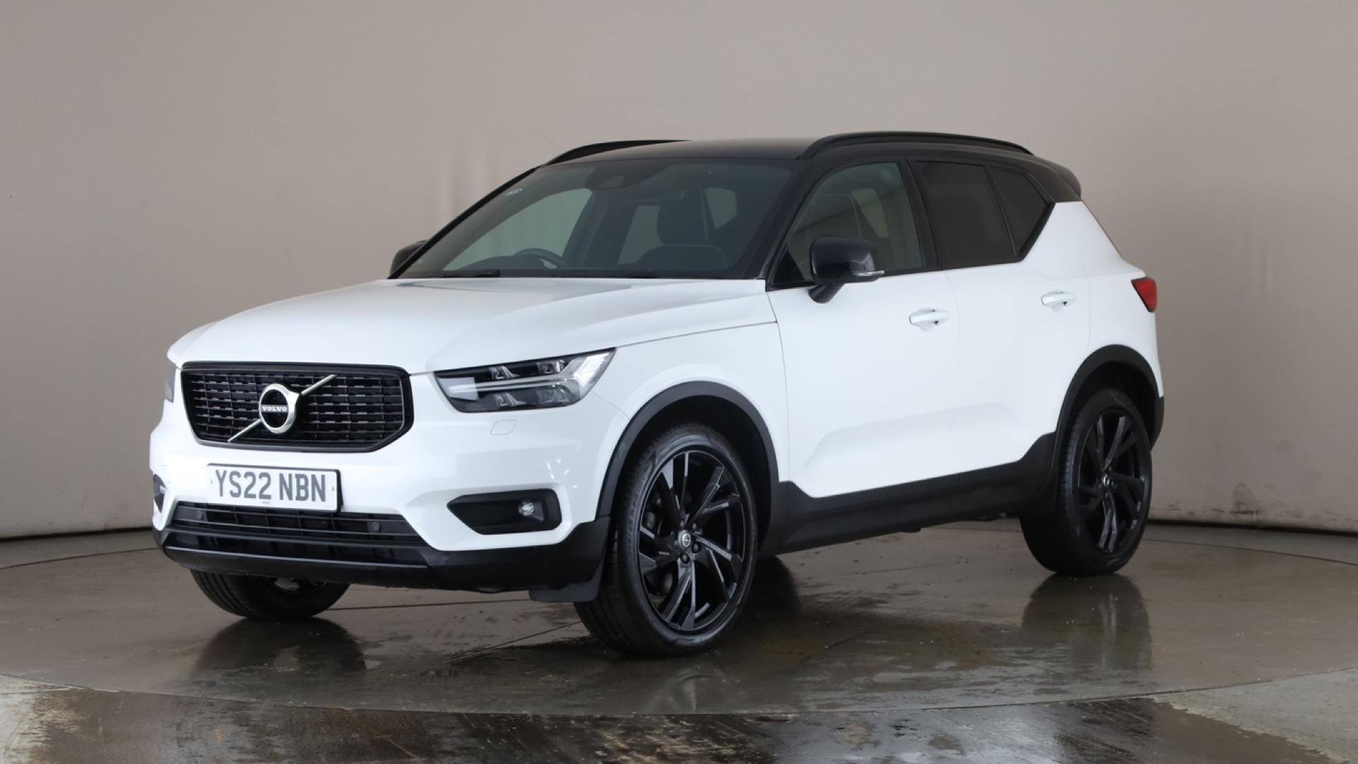 2.0 B4P R DESIGN Pro 5dr AWD Auto [7 speed] [2022]