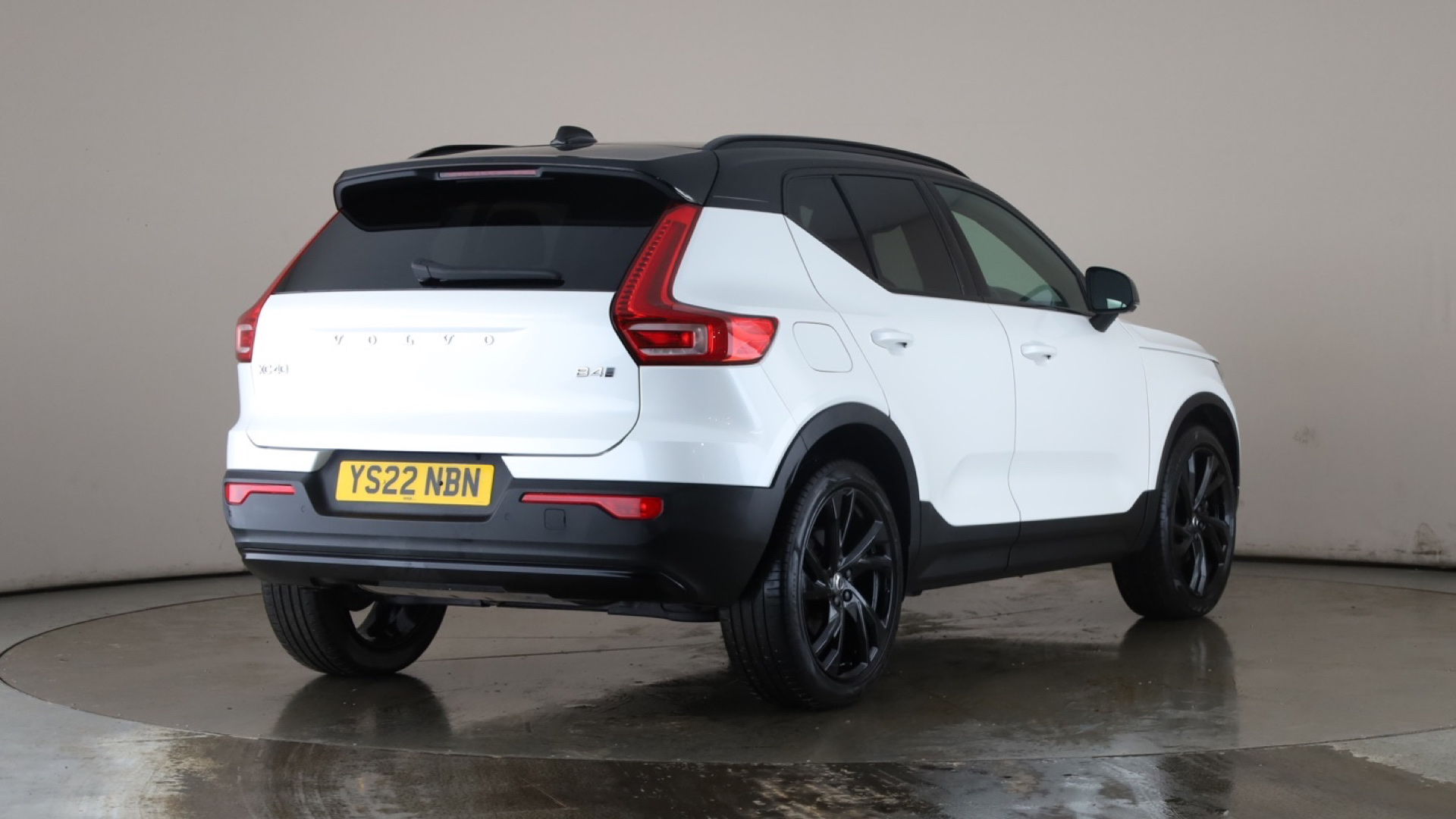 4058315 2.0 B4P R DESIGN Pro 5dr AWD Auto [7 speed]