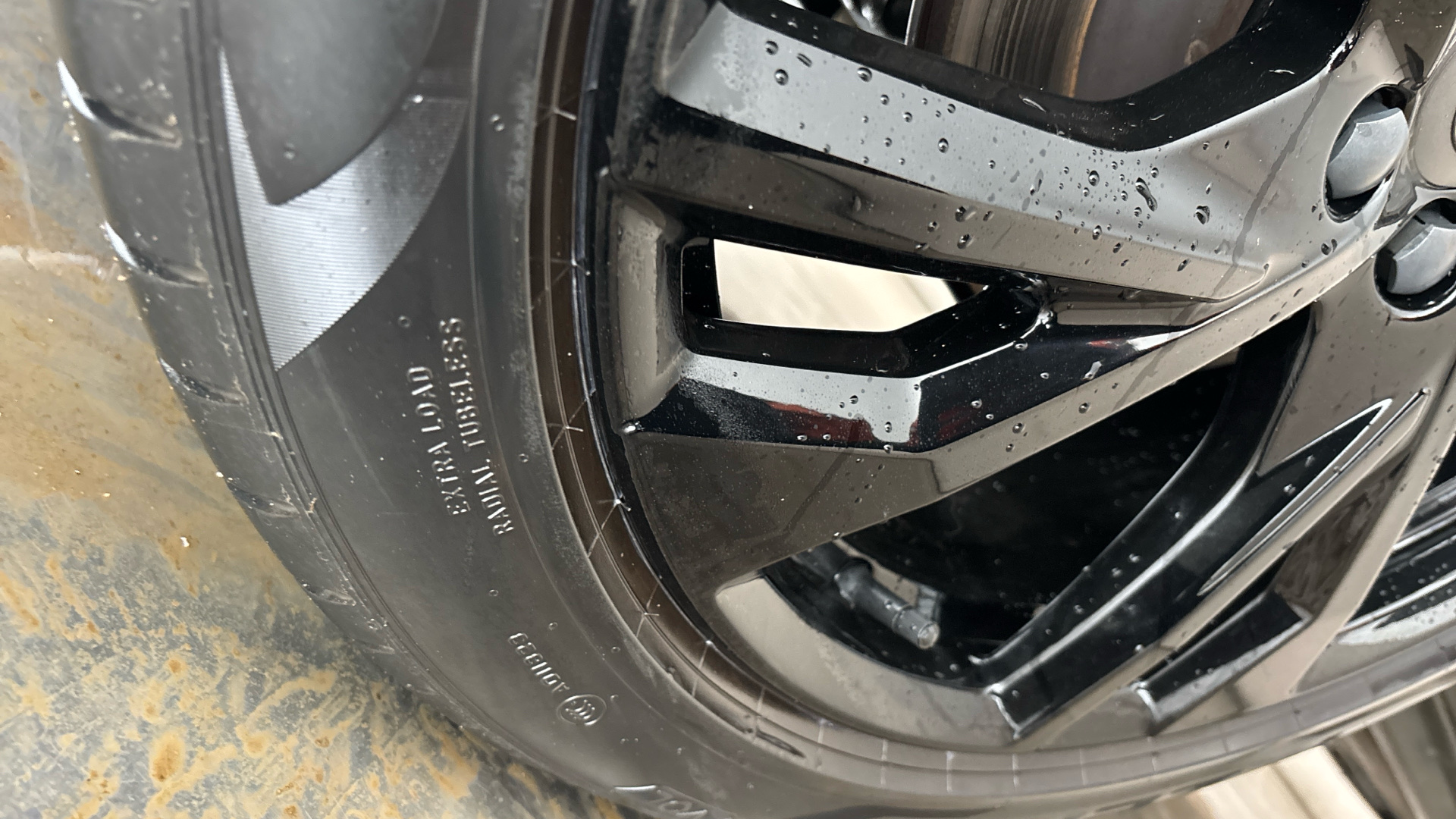 4058315 2.0 B4P R DESIGN Pro 5dr AWD Auto [7 speed]