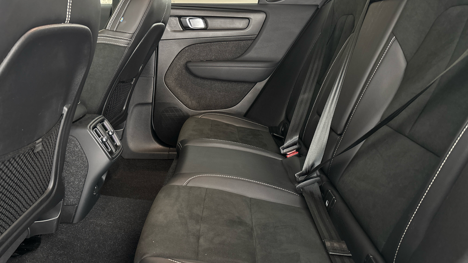 4058315 2.0 B4P R DESIGN Pro 5dr AWD Auto [7 speed]