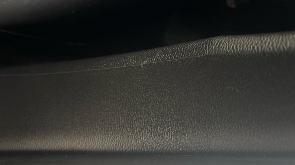 VOLVO C40 scratches