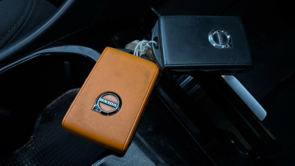 VOLVO C40 2 keys