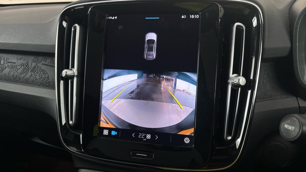 VOLVO C40 reverse camera