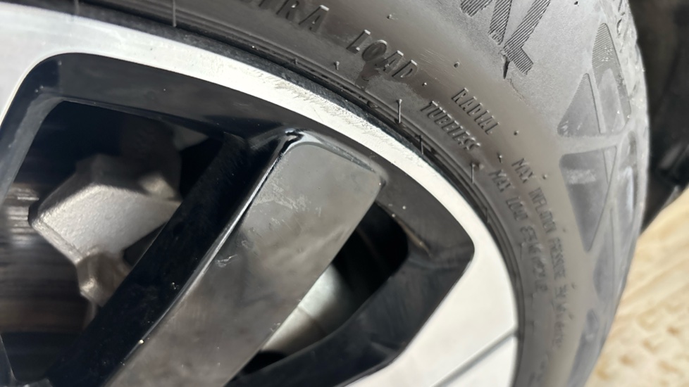 VOLVO XC40 scuff