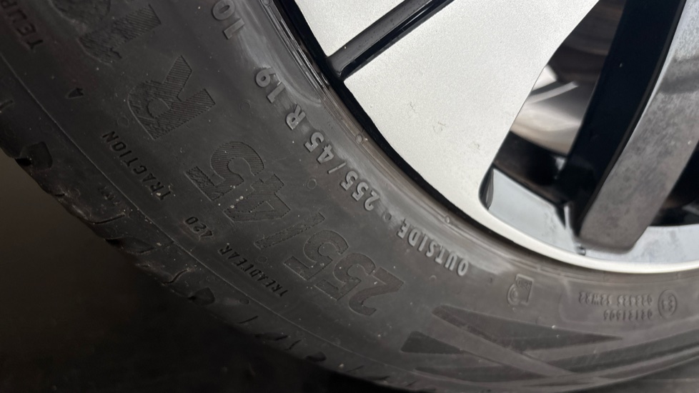 VOLVO C40 scuff
