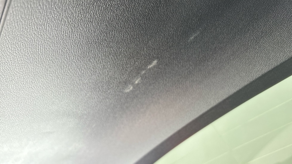 VOLVO C40 tailgate pad scuff