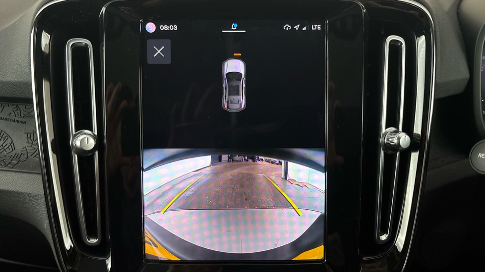 VOLVO C40 reverse camera