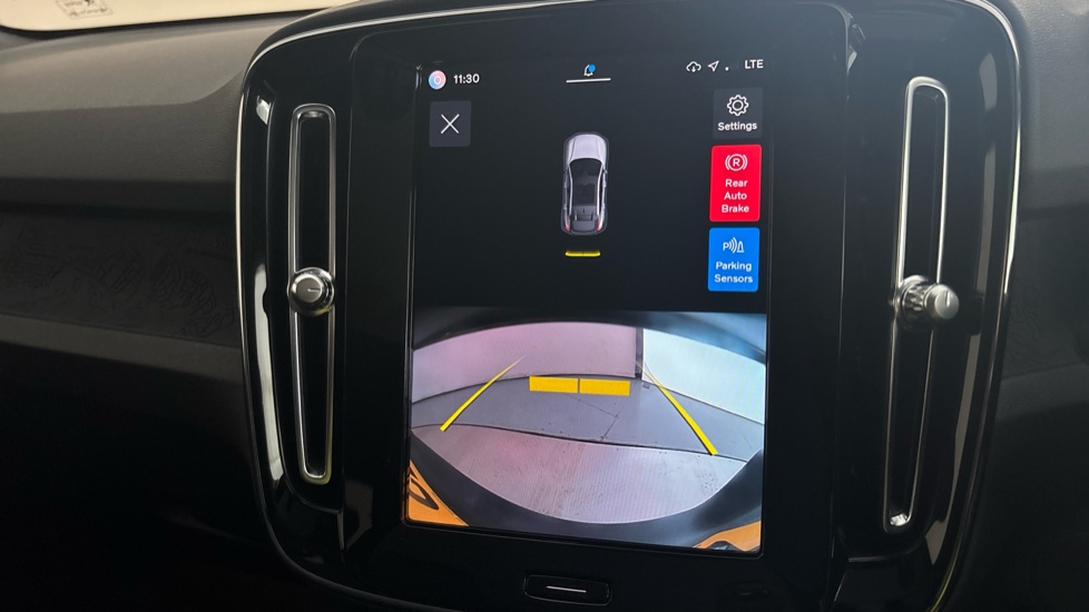 VOLVO C40 reverse camera
