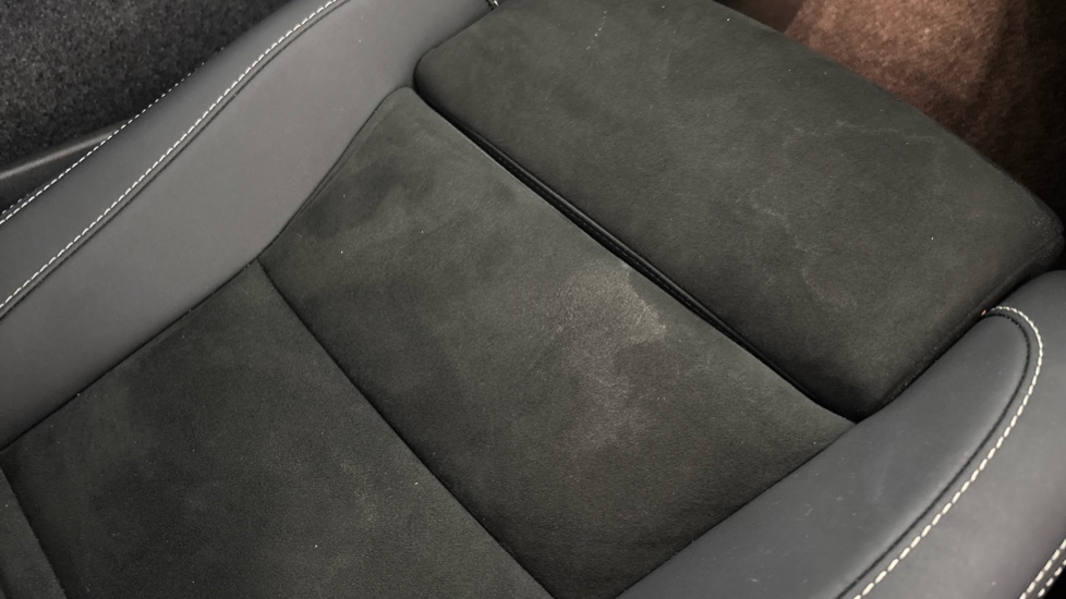 VOLVO XC40 Stained