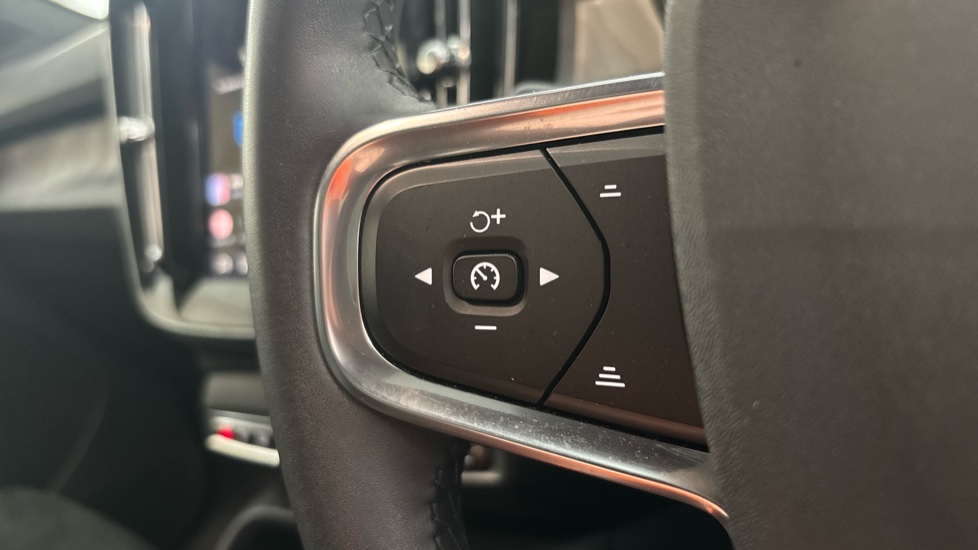 VOLVO XC40 Cruise control
