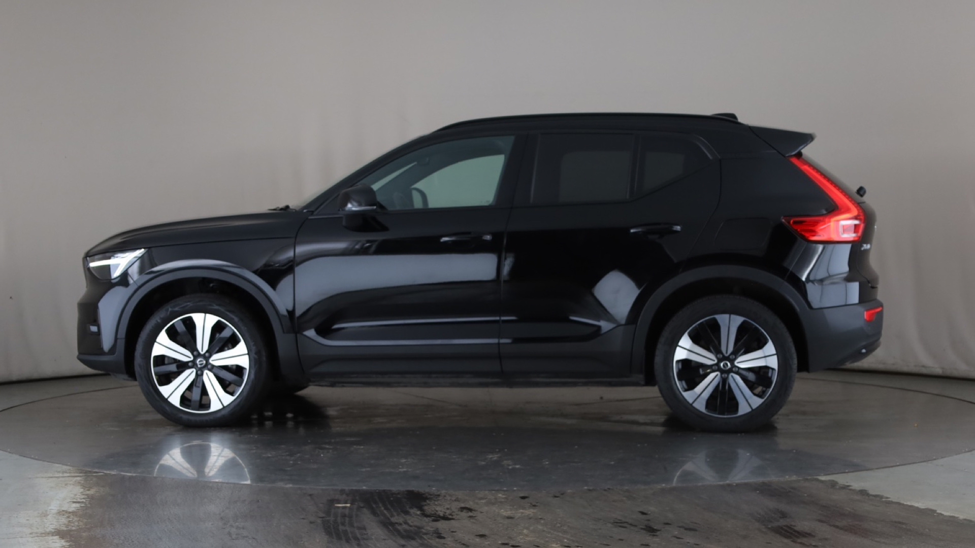 VOLVO XC40 XC40 ELECTRIC ESTATE 300kW Recharge Twin Plus 78kWh 5dr AWD Auto