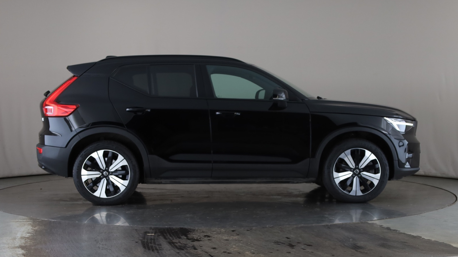 VOLVO XC40 XC40 ELECTRIC ESTATE 300kW Recharge Twin Plus 78kWh 5dr AWD Auto