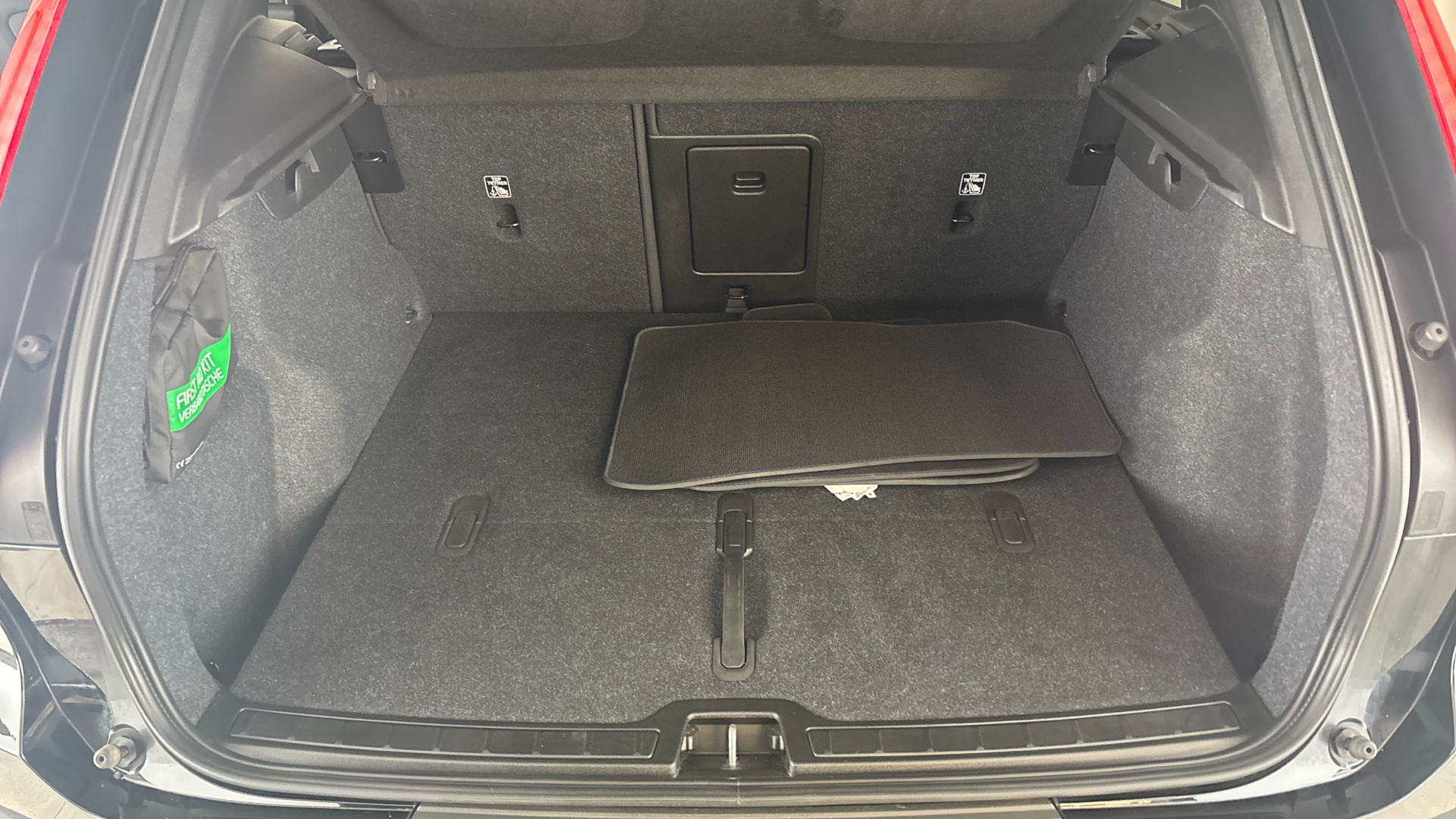 VOLVO XC40 XC40 ELECTRIC ESTATE 300kW Recharge Twin Plus 78kWh 5dr AWD Auto