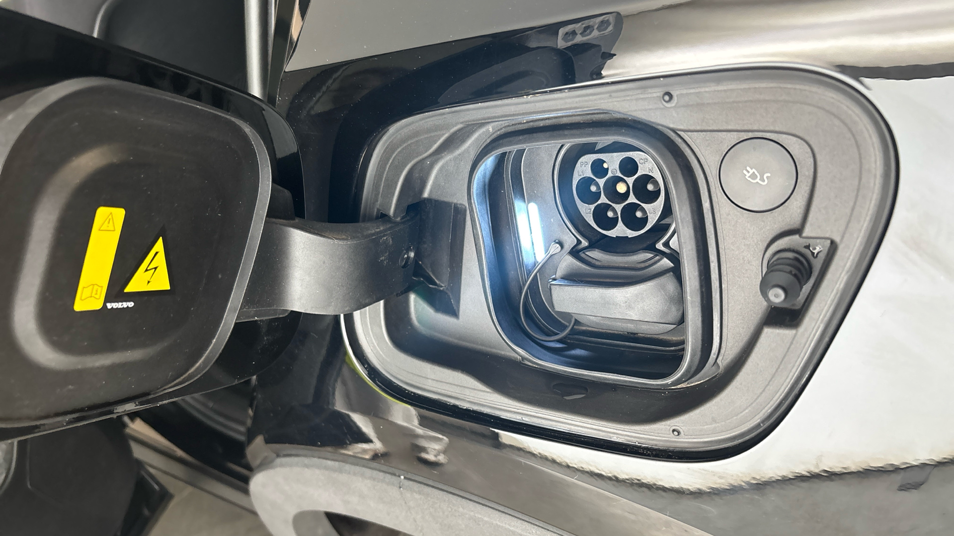 VOLVO XC40 XC40 ELECTRIC ESTATE 300kW Recharge Twin Plus 78kWh 5dr AWD Auto